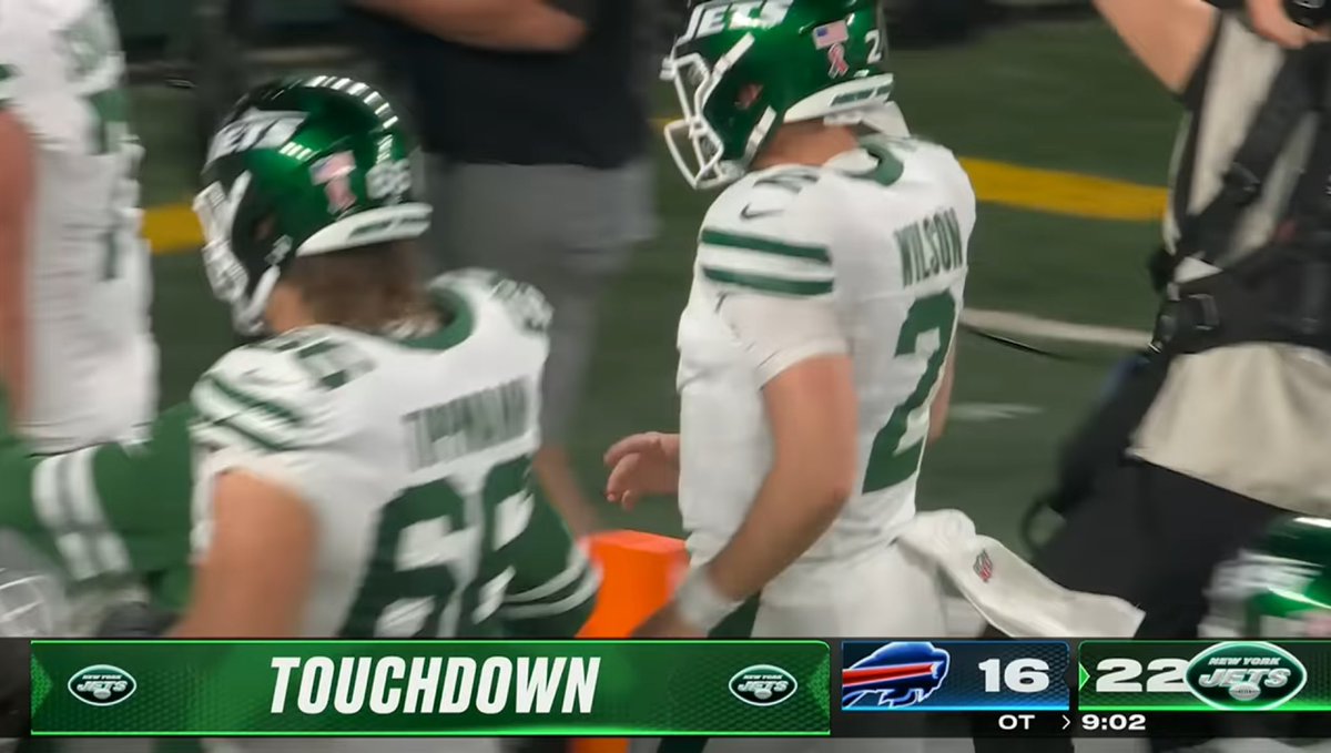 bertjackson69's tweet photo. Zach Wilson loves coming from behind #WinFor8 #Jets https://t.co/fRiiCkEntn