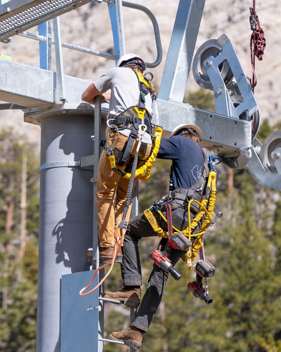 LeeCanyonLV's tweet photo. Standing proud! Skytrack and our crew have successfully installed all 6 lift towers for the new Ponderosa lift! Who's ready to enjoy a ride?

Winter will be here before you know it! Season pass prices go up on Nov 4th. Grab yours today!

💻 https://t.co/Kzm9YE1zLP https://t.co/N5jAGZdEl8