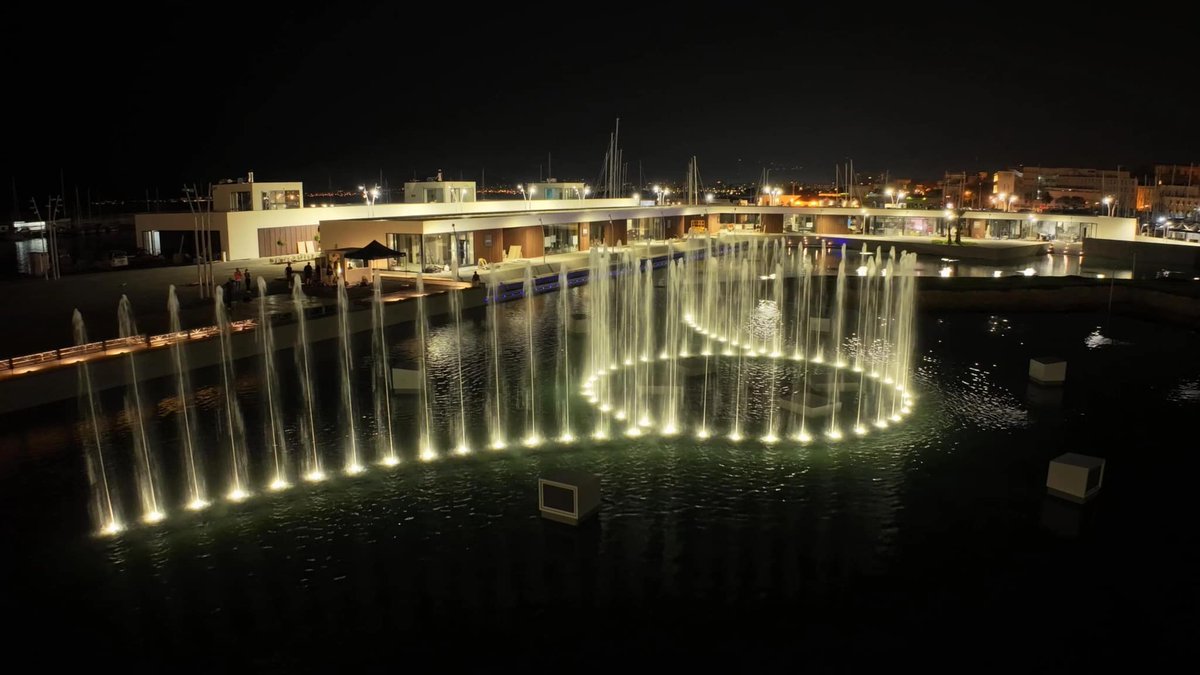 Palermo Marina Yachting 

La nostra fontana danza a questi orari: 

Day plan 
Oggi - domenica 15/10
3 brani a giro in rotazione
20:00
21:00
22:00
23:00
24:00
Ultimo brano della sera l’inno

Da lunedì a giovedì 
3 brani a giro in rotazione 
19:00
20:00
21:00
22:00
Ultimo brano