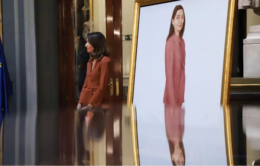 SomaloPao's tweet photo. 🏅 Hoy @pilar_llop ha recibido la medalla de oro del @senadoesp por su labor como presidenta de la Cámara Alta en la XIV Legislatura y se ha presentado su retrato, obra de la artista @MariaBisbal7  .

❤️ Enhorabuena Pilar y gracias por tu trabajo y aportación a esta institución. https://t.co/S8ei0QQkHM