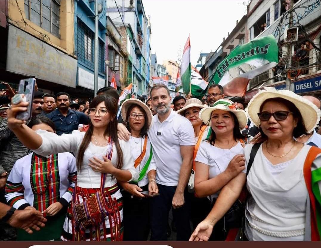 DrLamtinthangHk's tweet photo. People of Mizoram accorded cheerful, thunderous applause and warm welcome to Shri. @RahulGandhi and @INCIndia families today at Aizawl. 

Mizos are ready to Vote for Change envisioned by the former PM Late #RajivGandhi in 1986. 

@INCIndia @kharge @BHAKTACHARANDAS @priyankagandhi @Jairam_Ramesh @alok_ajay @thewire_in @the_hindu @MizoNews @INCMizoram @INCManipur @INCMeghalaya @INCNagaland @INCAssam @EastMojo