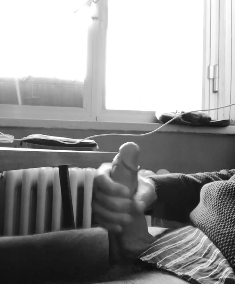 5.9 k 🐽 
l’affare si ingrossa 🍆
[frame da video]