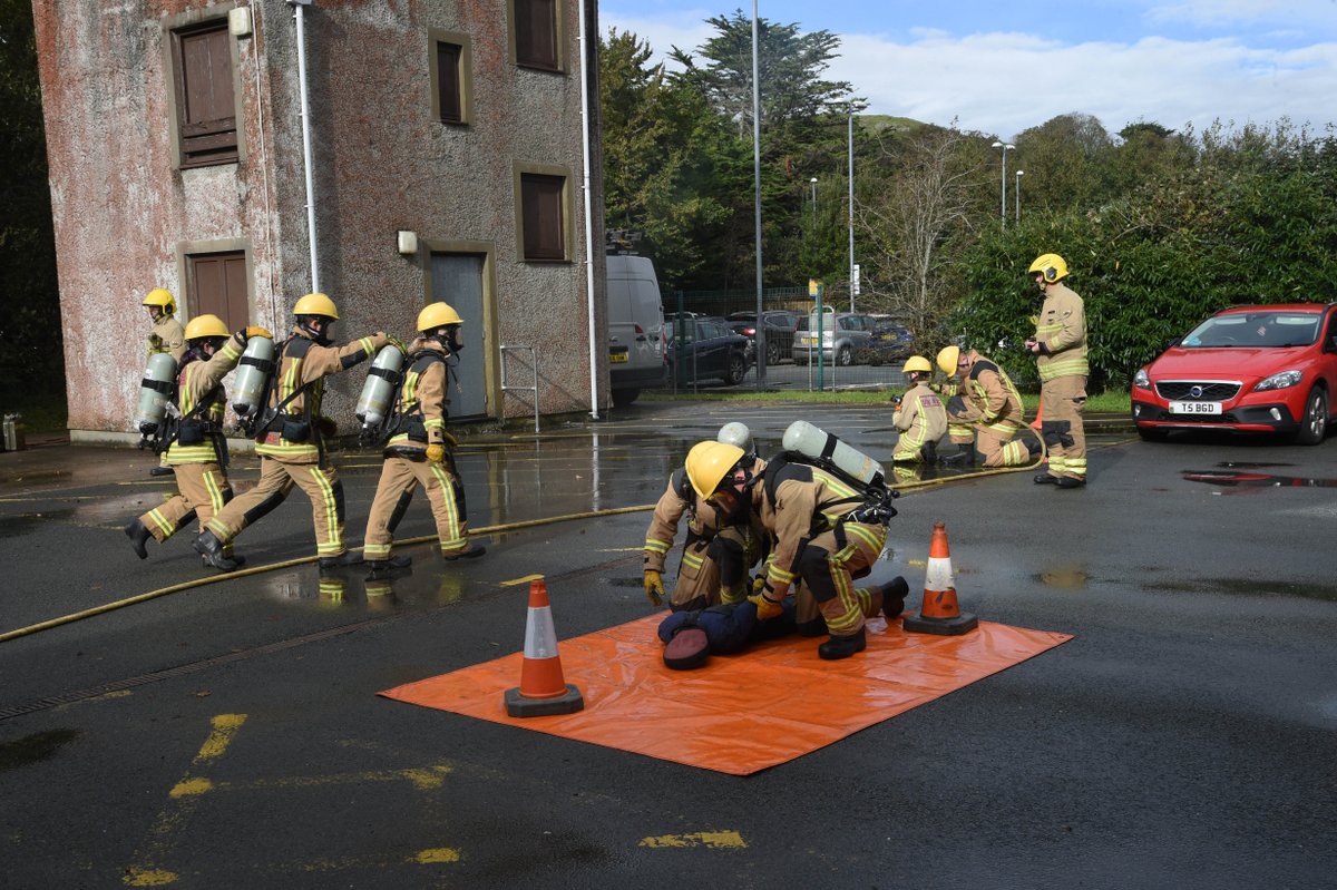 Llongyfarchiadau i ddisgyblion Ysgol Botwnnog  a fynychodd gwrs Ffenics yr wythnos diwethaf yng Ngorsaf Dân Pwllheli gan ddysgu am bwysigrwydd cyfathrebu, gwaith tîm a pharch