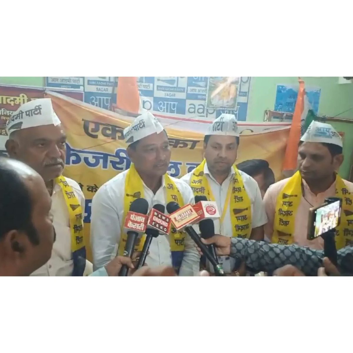 Arvindtomar91's tweet photo. आज नरयावली विधानसभा क्षेत्र के मकरोनिया स्थित आम आदमी पार्टी  के कार्यालय पहुंचकर पार्टी की सदस्यता ग्रहण की।
#naryavalividhansabha2023 https://t.co/fd6lU1r6Mw