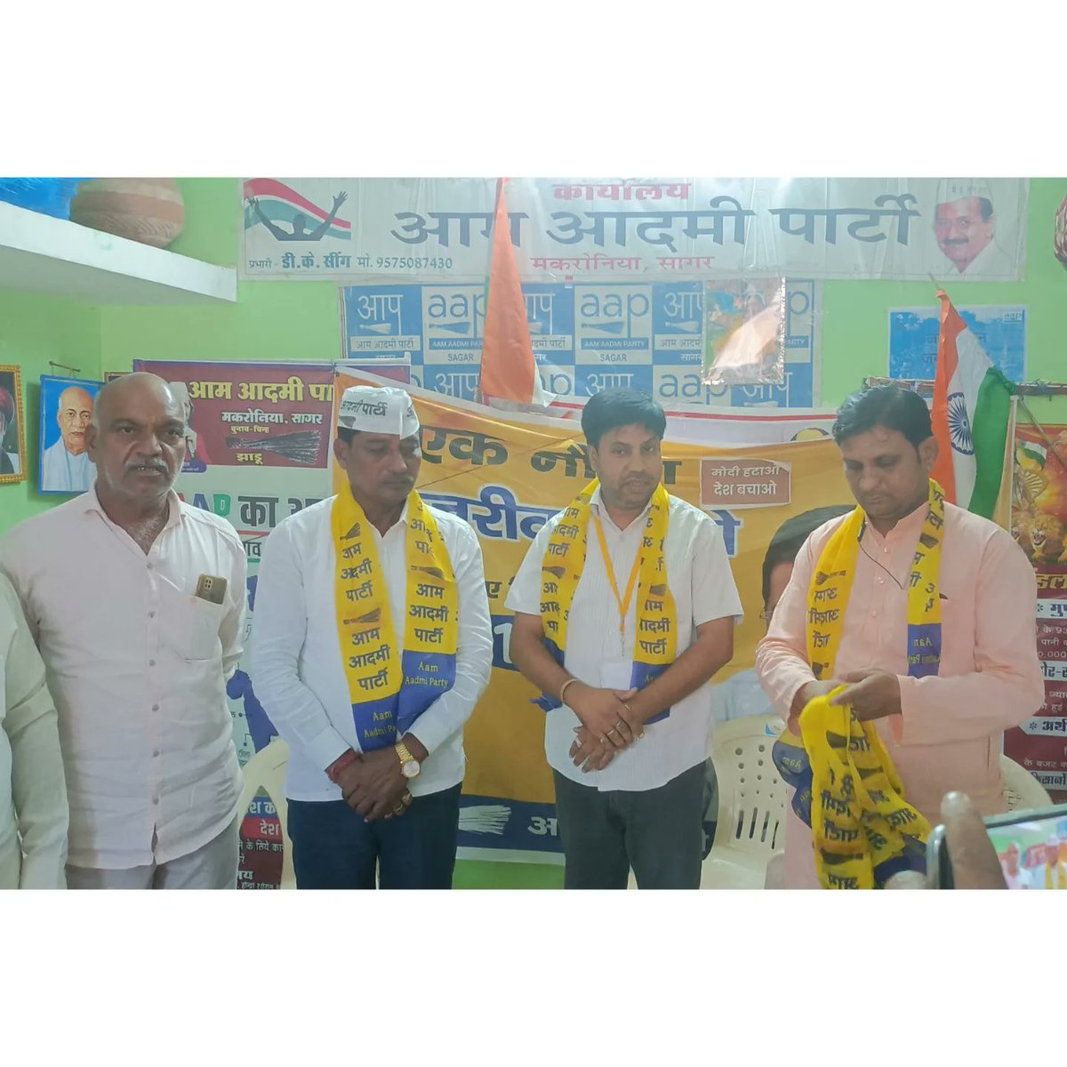 Arvindtomar91's tweet photo. आज नरयावली विधानसभा क्षेत्र के मकरोनिया स्थित आम आदमी पार्टी  के कार्यालय पहुंचकर पार्टी की सदस्यता ग्रहण की।
#naryavalividhansabha2023 https://t.co/fd6lU1r6Mw