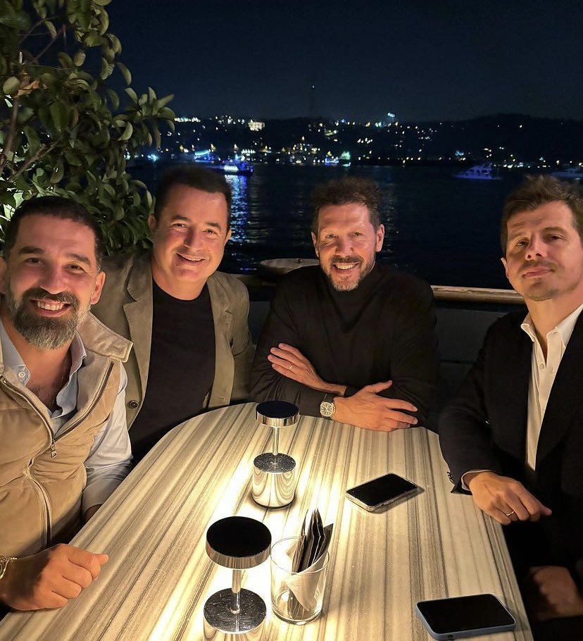 bpthaber's tweet photo. Arda Turan (36), Acun Ilıcalı (54), Diego Simeone (53) ve Emre Belözoğlu (43) bir araya geldi. https://t.co/BQmFs7fgPy