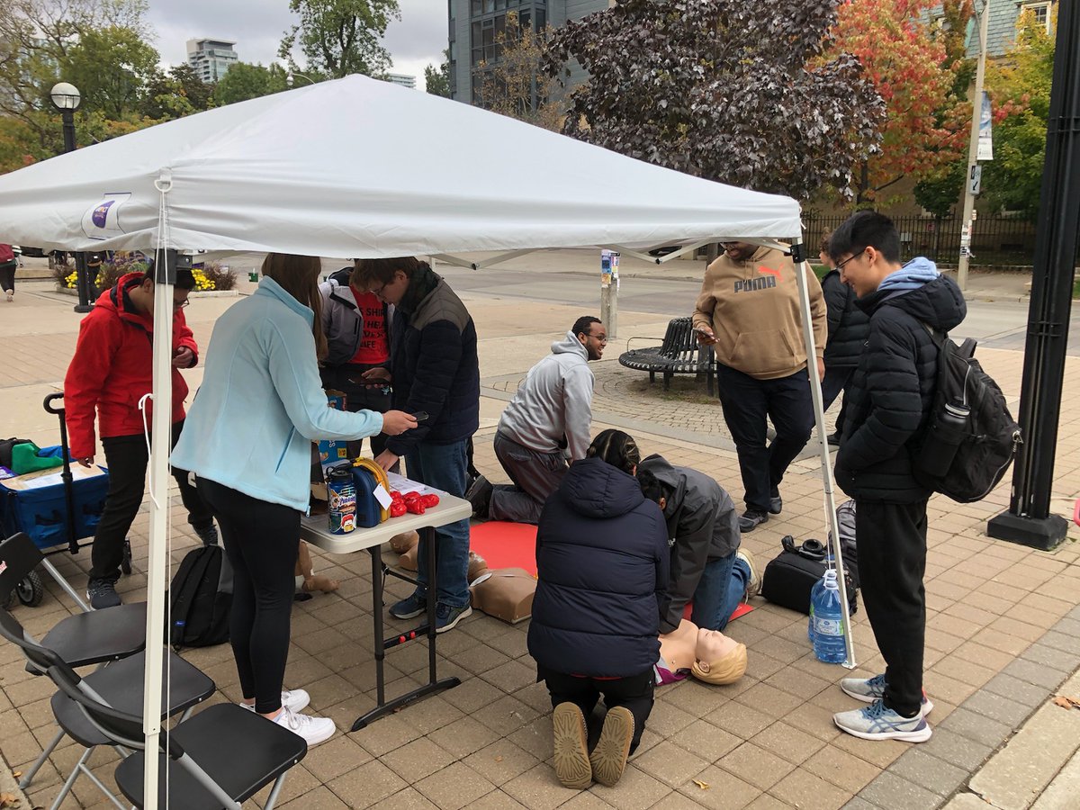 University of Toronto First Aid Society teaching people how to save a life outside Sidney Smith for #WorldRestartAHeart day #cprinOn #aedinON #CPRSavesLives