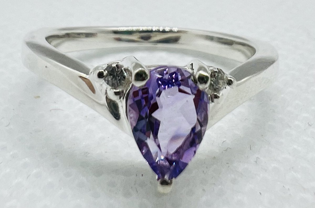 BritGems's tweet photo. Pick and mix! Each of these beauties is £25 including postage - but if you buy two or more before 31/10 you can buy two for £40! Hurry as there’s only one of each! #silverjewellery #gemstonejewellery #christmasgiftideas https://t.co/SWOa8yDOQF