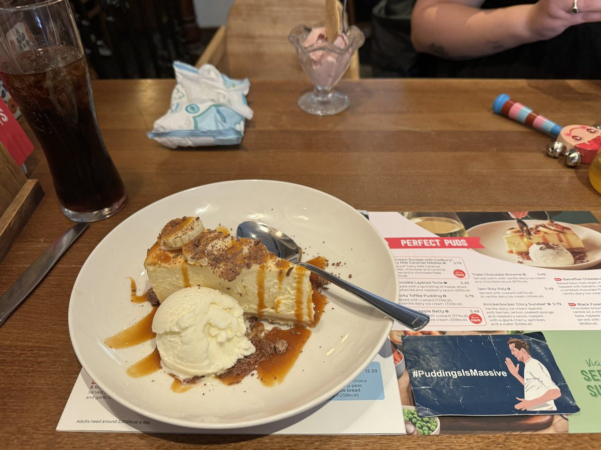 The puddings were massive in #BrewersFayre at the weekend! Spotted in the #PadddockWood one 👀 @brewersfayre @PeterCrouchPod @petercrouch @Chris_Stark @sjsidwell #Restaurants #Kent #StickStronger #TPCP #PassThePod #PuddingsIsMassive 🍨