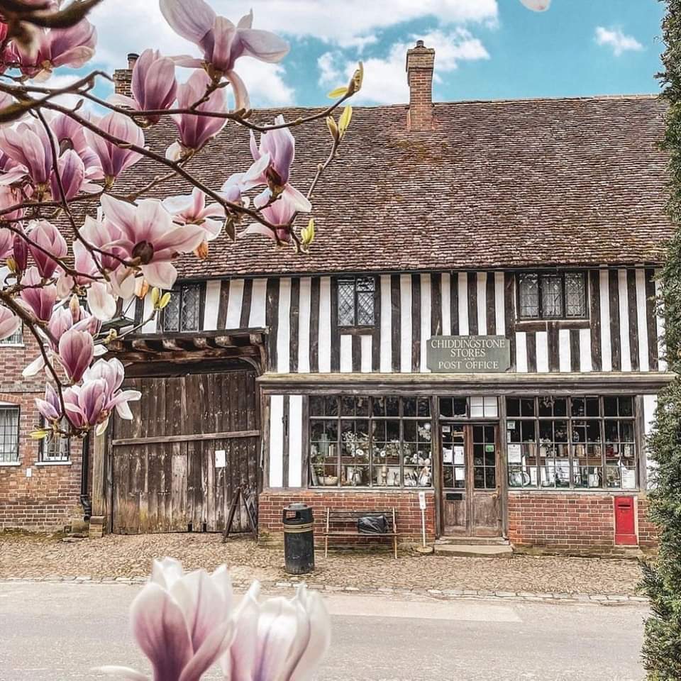 Britain's oldest working shop dates back to 1453.

The Tulip Tree in Chiddingstone first opened its doors during the reign of Henry VI 
#architecture #history