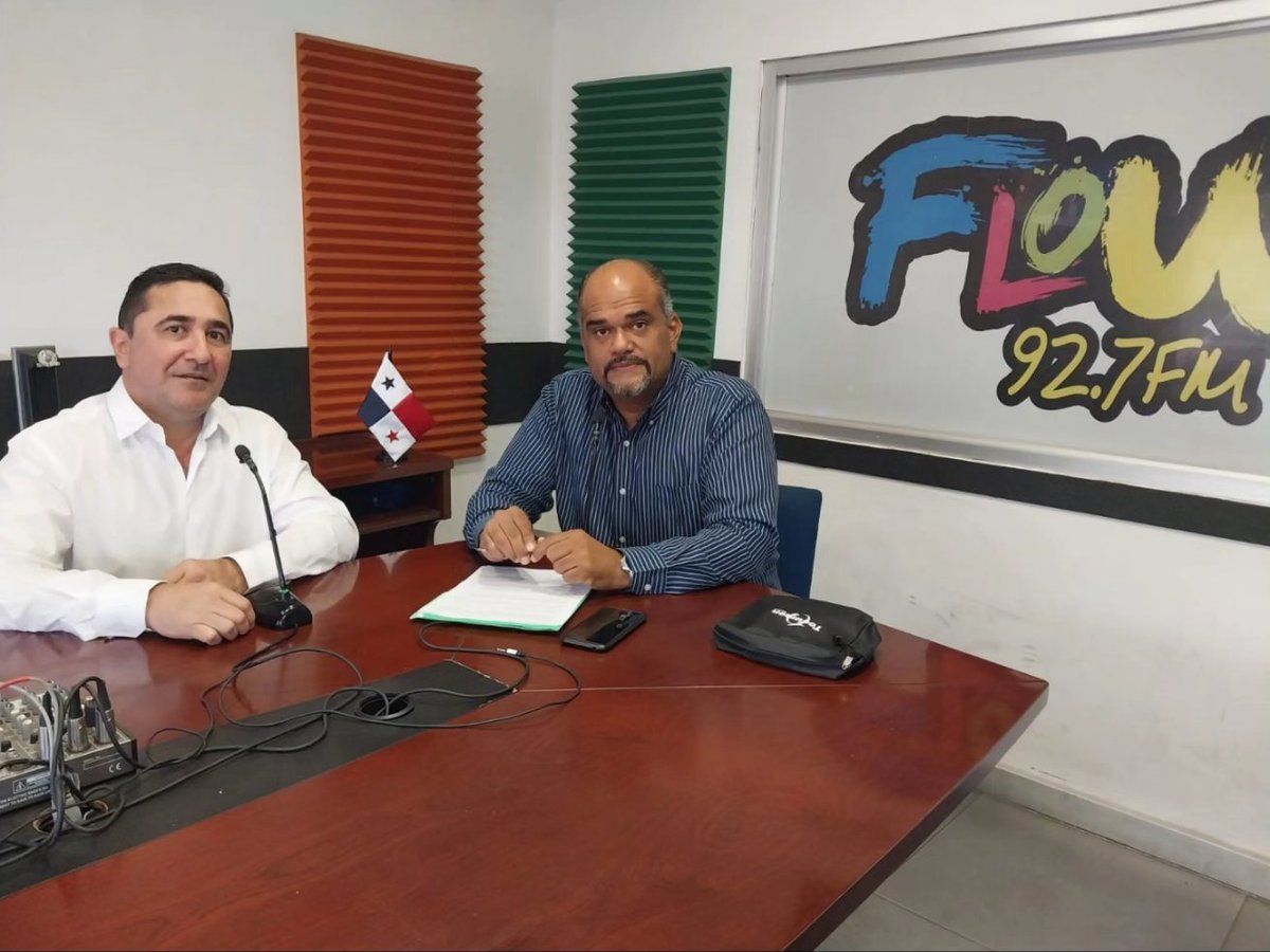 RaffoulArab's tweet photo. Gracias a los periodistas que desde sus escuchadas emisoras en Azuero nos permiten informar a provincias centrales los avances de @tocumenaero y las terminales regionales ✈️ 

@Despiertainfor1 @flow927fm @reformaseoye 

#LaPuertaDeLasAméricas
#AeropuertoDeTocumen
#CambiamosPorTi https://t.co/QhrDUgxu9Z