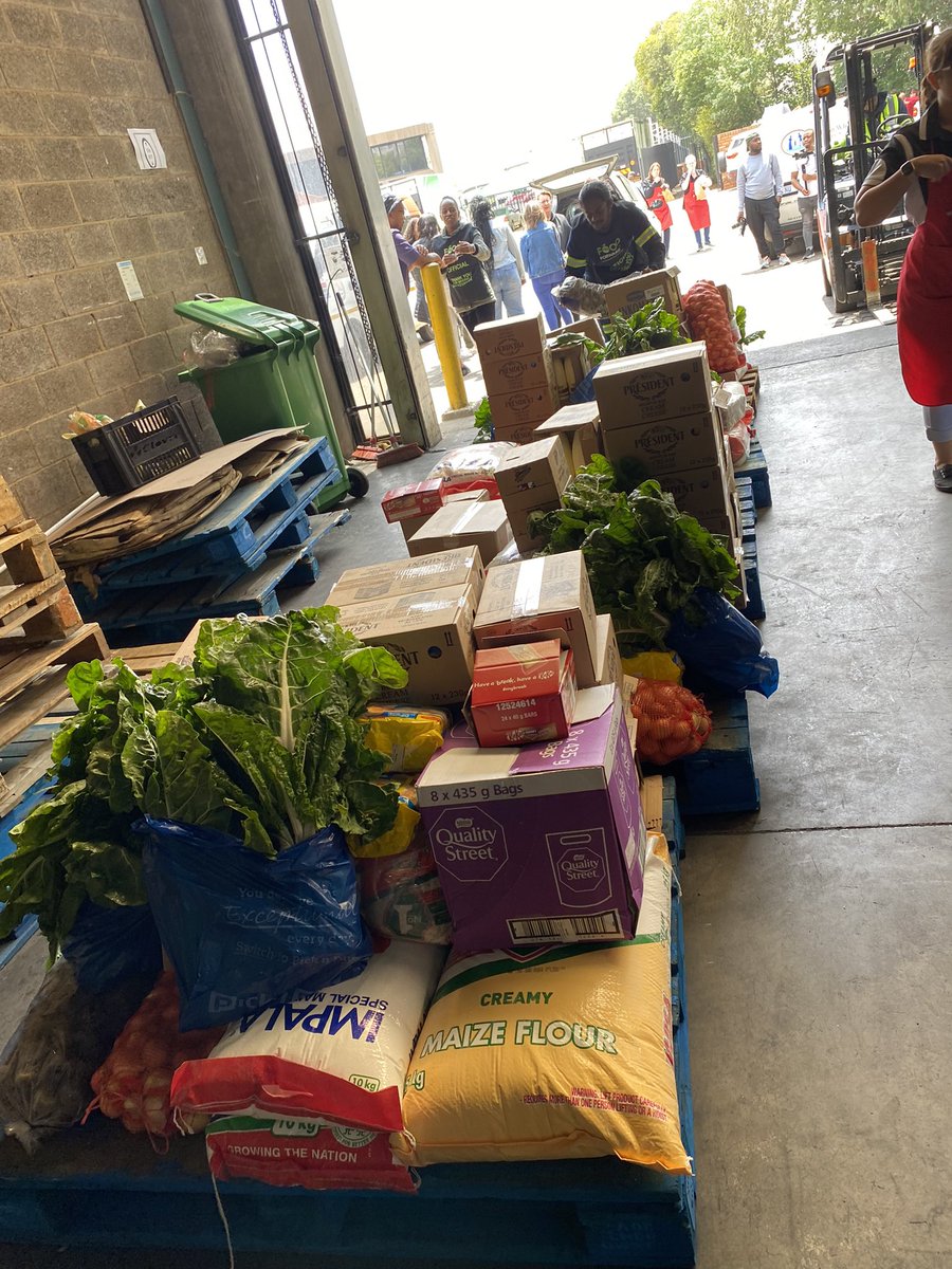 Sakhesilwanagm1's tweet photo. Hunger is a significant issue in South Africa, affecting many https://t.co/WBchHiBmnj I spent some time #FoodforwardSA
Where different corporations came in numbers to donate and pack food for the underprivileged.#WorldFoodDay https://t.co/nP5yPwEDMn