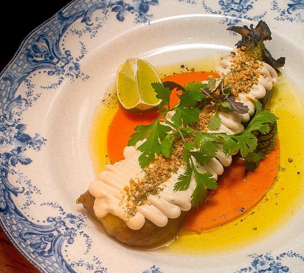 Recomendación de lectura #LetrAAS, edición 72

🔸”¿Cómo se comen los nuevos menús?” (por <a href="/madbloodymary/">maría de michelis</a>)

Conviven lo plant based, los vinos “sensibles”, y la charcutería renovada.

Leé la nota acá 👉 bit.ly/NuevosMenús

📲 Suscribite al newsletter en aasommeliers.com.ar