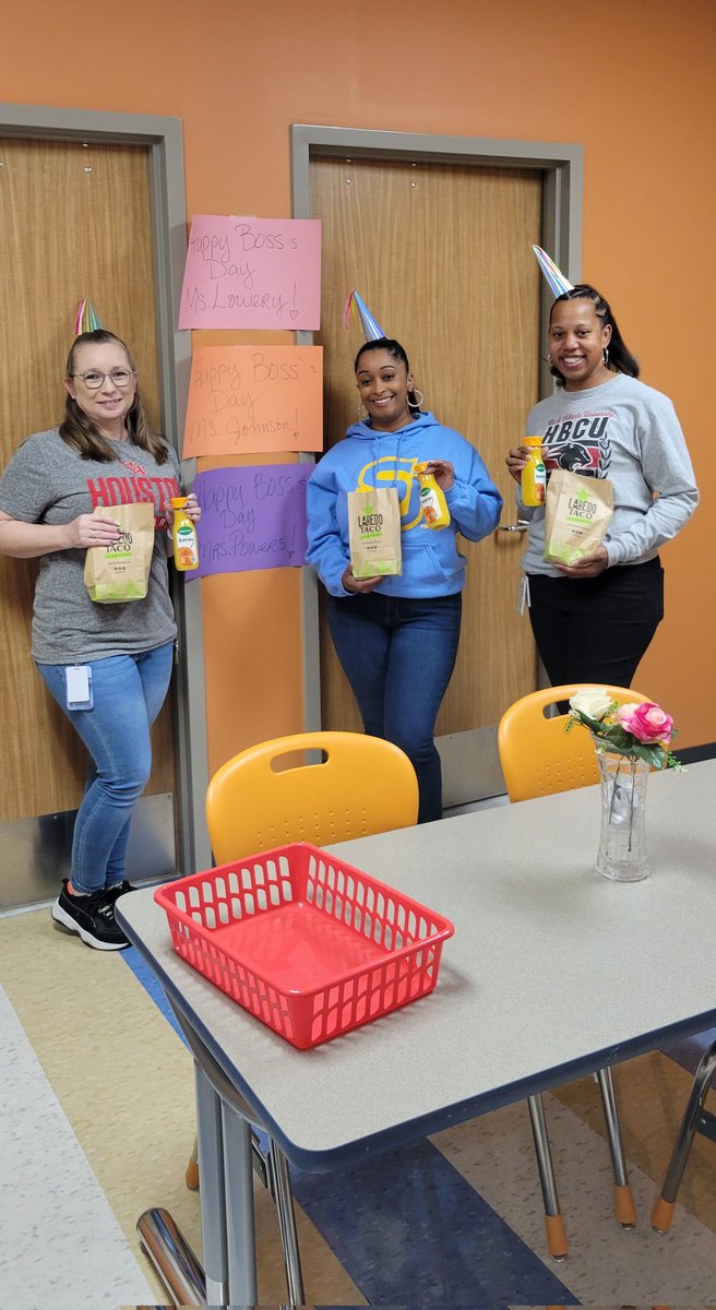 Adri_Vazquez80's tweet photo. BOSS'S DAY @Griggs_AISD 🎉 taco 🌮 BREAKFAST FOR THE BEST! Thank you for all that you do! #ourbossesarebetterthanyours #600 #redpod #kinderrocks @AldineISD @sherreedjohnson @TheRoslynPowers @MsSharonLowery https://t.co/NgsuOrNy9F