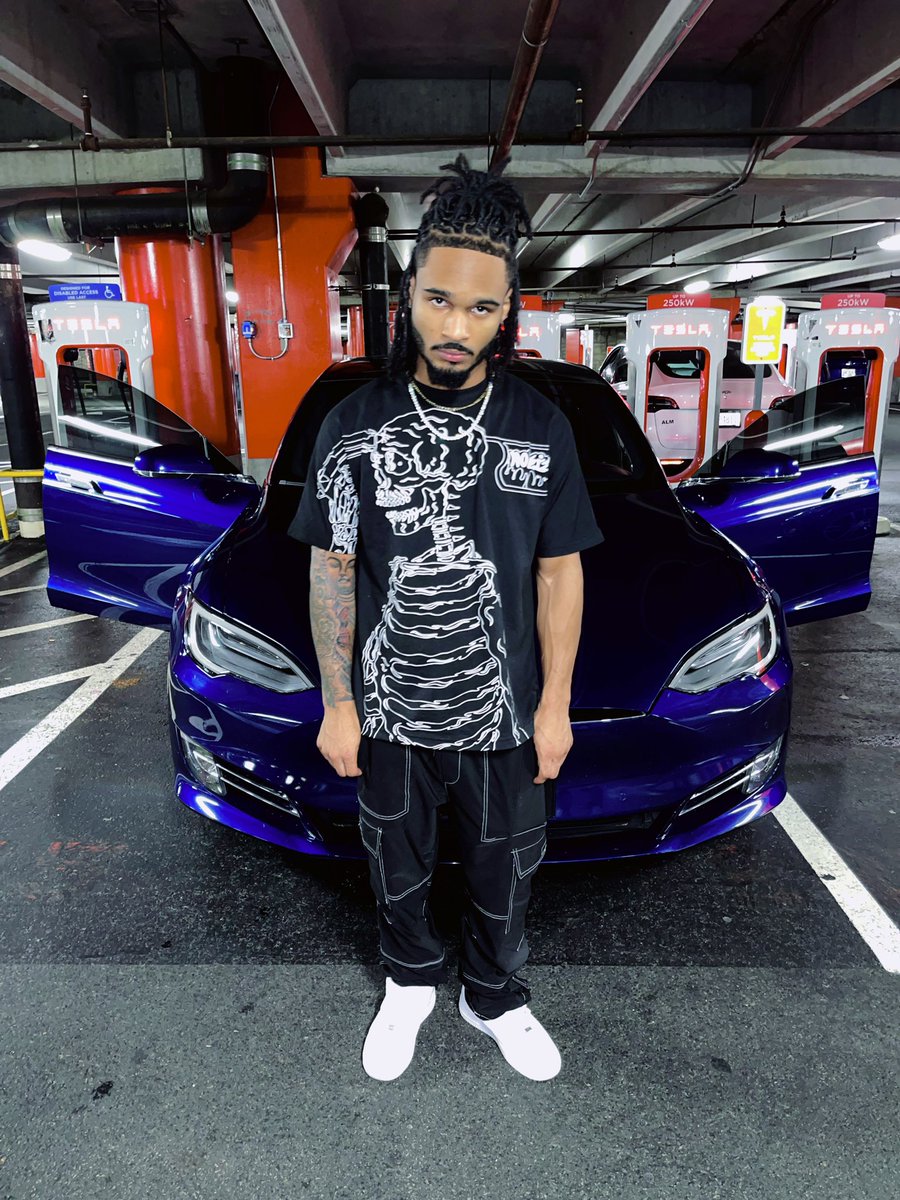 miles2quick's tweet photo. 11 months ago I was in a coma, in critical condition and at death’s doorstep. Last week I turned 22… I’m proof my God is real💙 https://t.co/MnxLFHlil4