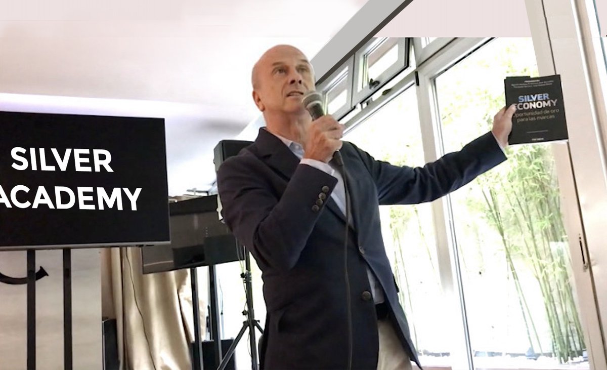 En la Silver Academy de <a href="/IAASpain_org/">IAA Spain</a> , <a href="/Juanramonplana/">Juanramonplana</a> presenta el libro de <a href="/presidentex5/">Presidentex</a>: edicionespiramide.es/libro.php?id=7… #SilverEconomy #TargetSenior #Marketing #Publicidad