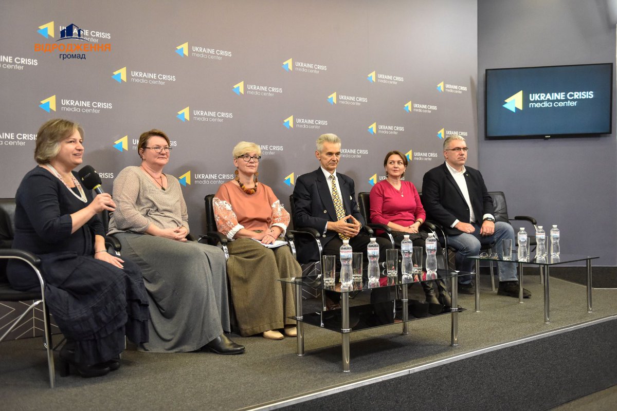 revival_fund's tweet photo. Сьогодні 16 жовтня в Українському кризовому медіацентрі відбувся круглий стіл, присвячений обговоренню можливостей використання мистецьких засобів у психологічному відновленні людей під час війни.
Повне відео заходу дивіться за посиланням: 
https://t.co/0MV0mxqQBZ https://t.co/jIJ6tTAyqz