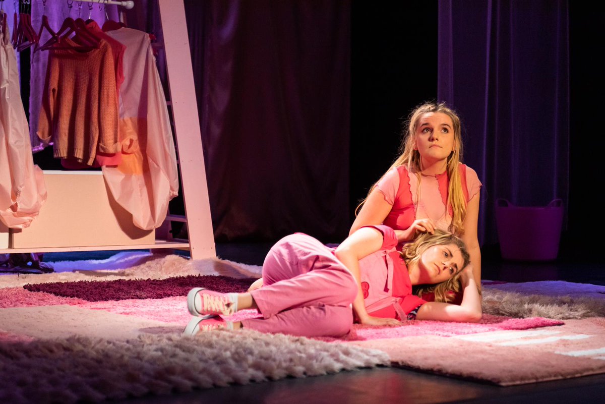 NottmPlayhouse's tweet image. We love these fabulous (and very pink) photos from @CloseToHomeProd's 5-star show Identities, coming to our Neville Studio in just over two weeks.

bit.ly/NPIdentities