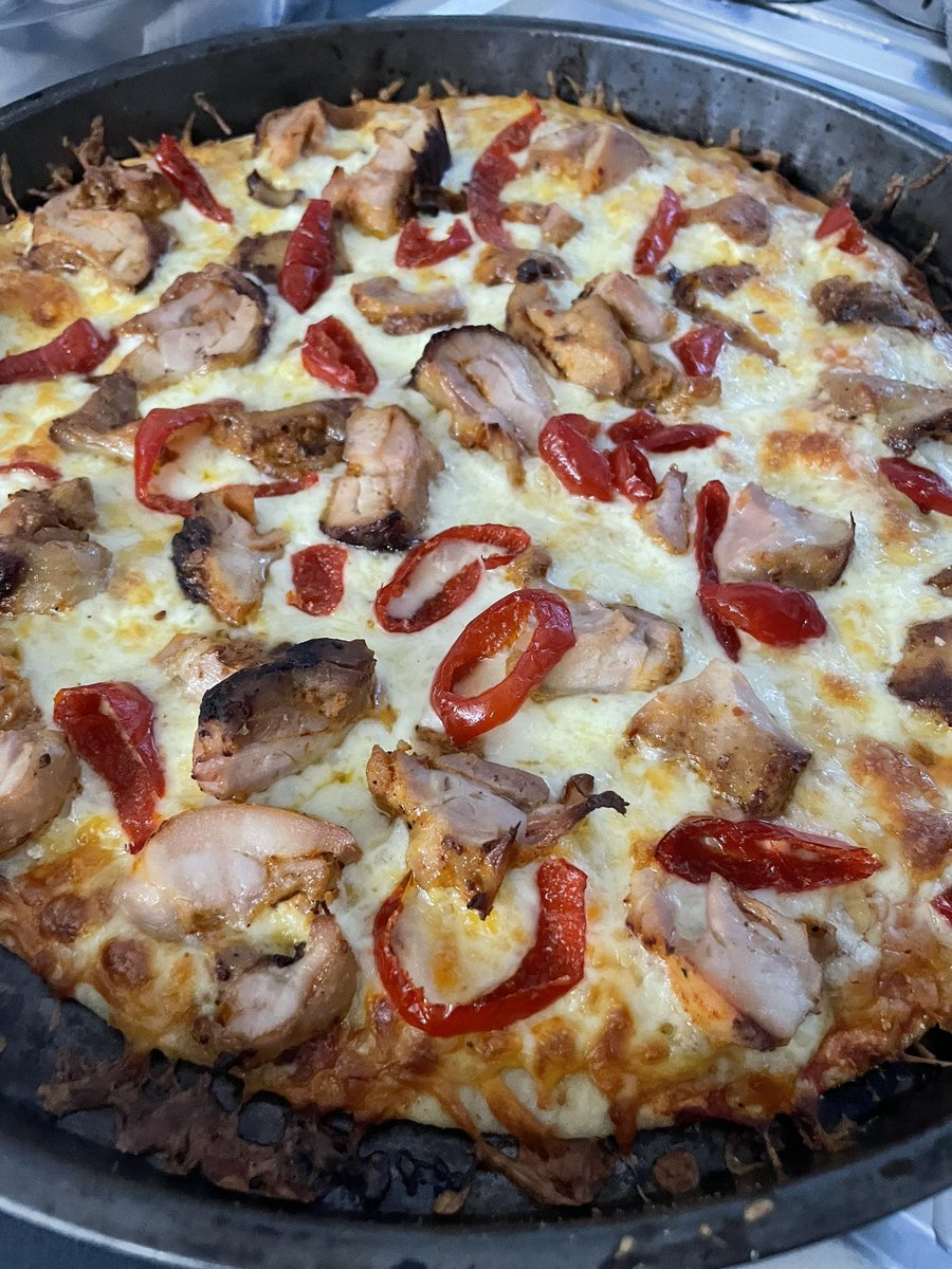 lieselRP's tweet photo. Home made deliciousness with sourdough base! #Cheatnight https://t.co/8osIBl0tYI