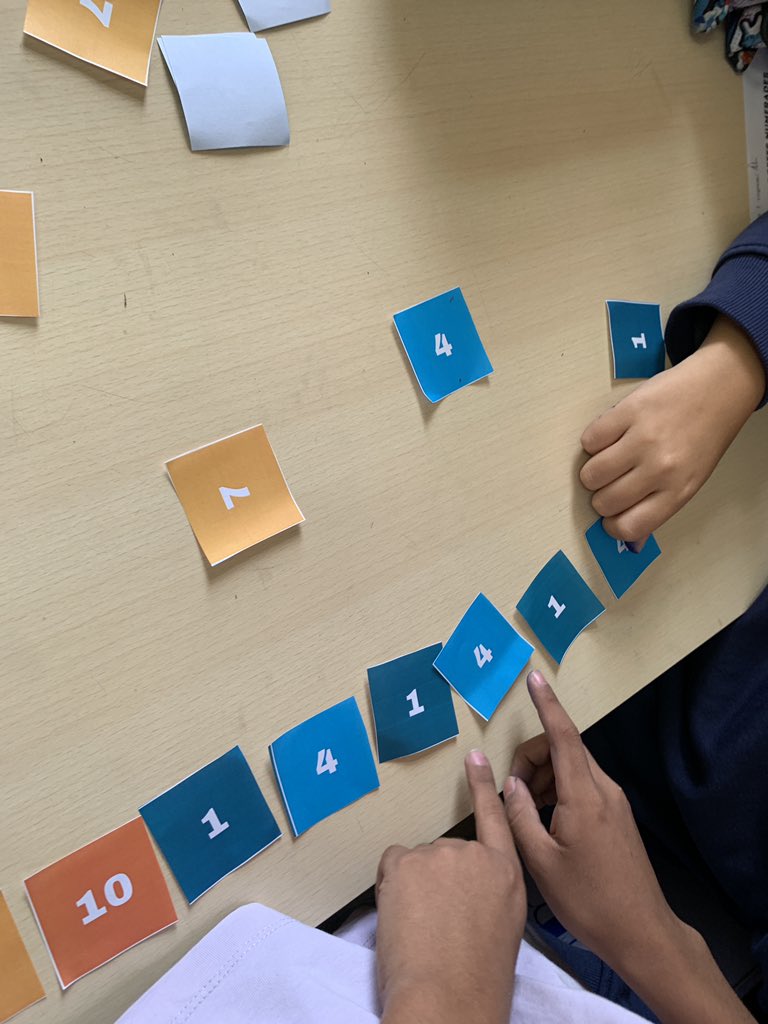 CarlesGranell4's tweet photo. Targetes numerades 1️⃣4️⃣7️⃣🔟

👉🏼 Si esculls 10 targetes, de manera que en tinguis de tots els tipus, de quantes maneres pots aconseguir que sumin exactament 36?

Aquesta proposta del #ProblemaDelMes de la @RealSocMatEsp ens ha regalat un bon repte 💪🏽

🔗 https://t.co/Wr1gtHoxxw https://t.co/0f8U0MkSba