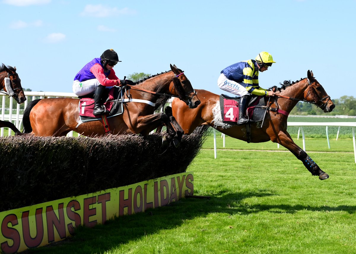 Promote your business here at Bangor-on-Dee Racecourse 📢 A sponsorship at #BangorRaces can offer wider exposure through Sky Sports Racing as well as a special raceday experience🏇 📞 01244 255140 or email commercial@bangorondeeraces.co.uk to book your package today!