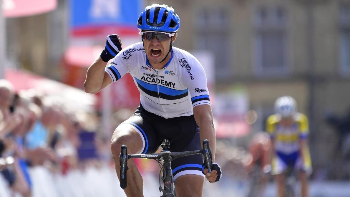 Cyclingbottle's tweet photo. Perhaps on of the most famous examples is 🇪🇪 @mihkelraim. He won UCI races for 5 years in a row but still had to drop down from the World Tour to a Continental team in 2021. While there were many French or Belgian riders in ProTeams who never won a race at all in bigger teams. https://t.co/kUPZ7y4lIv