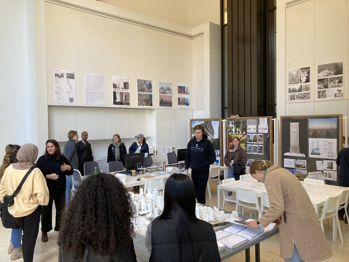 Had a great time hosting visitors at an open studio for @ChartierDalix on #OHC2023 weekend. The architects explained the focus of their residency at CAC—studying how to reinvigorate high-rise districts like the Loop—to everyone who ambled in. The curiosity was off the charts!