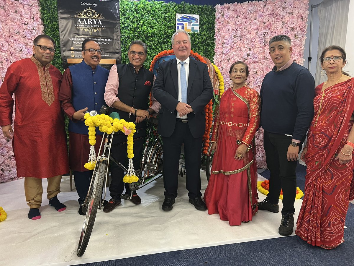 BobBlackman's tweet photo. 1st night of #Navaratri2023 &amp; a sell out crowd at #LCNL with councillors @anjanapatel01 @kdrabadia5 &amp; @hiteshkkaria together with @StefanVoloseni1 Photos on a rickshaw were proving popular! #JaiShriKrishna #JaiAmbe 2/2 https://t.co/kbr6yfQ6Yr