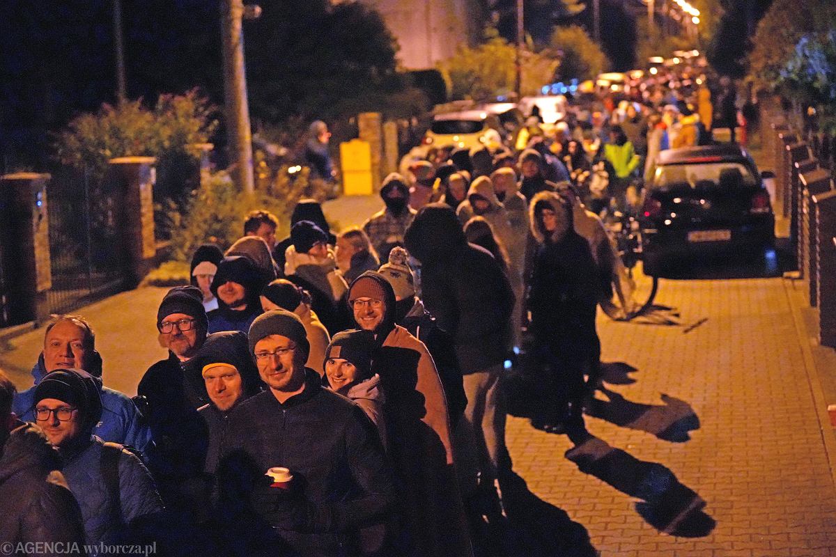 PavelSlunkin's tweet image. I am 34 y.o. Belarusian living in exile in Poland.
FIRST time in my life I will see a peaceful transition of power. To opposition. After democratic elections. With 73% turnout.
My message to you - value and protect your democracy. You can't even imagine what a miracle you have.