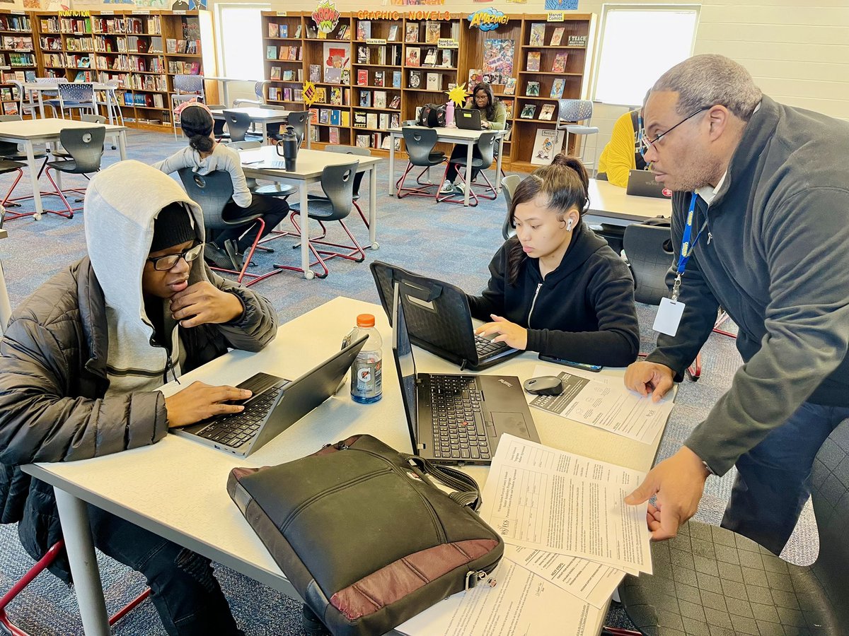 CarverHS_Nation's tweet photo. Attention Seniors!🎓CFNC College Application Week is in full swing at Carver! Stop by the media center to get your applications submitted this week! @CHS_JacketPride @jacket_mathhive @_CHS_Athletics_ @CarverAOHT @CarverYellow @ELA_Carver_High @football_carver @carver_men @ThyaisM https://t.co/DrdTjzlP3k