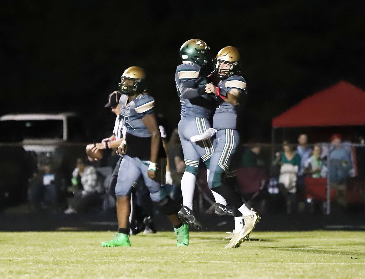 Congrats again to our Varsity Football team for bringing home the win on Homecoming this weekend! Our team played an outstanding game against Norfolk Christian School, winning 41-8. #HOCO2023 #Homecoming2023 #CRUpride 📸: Mr. Mike Le