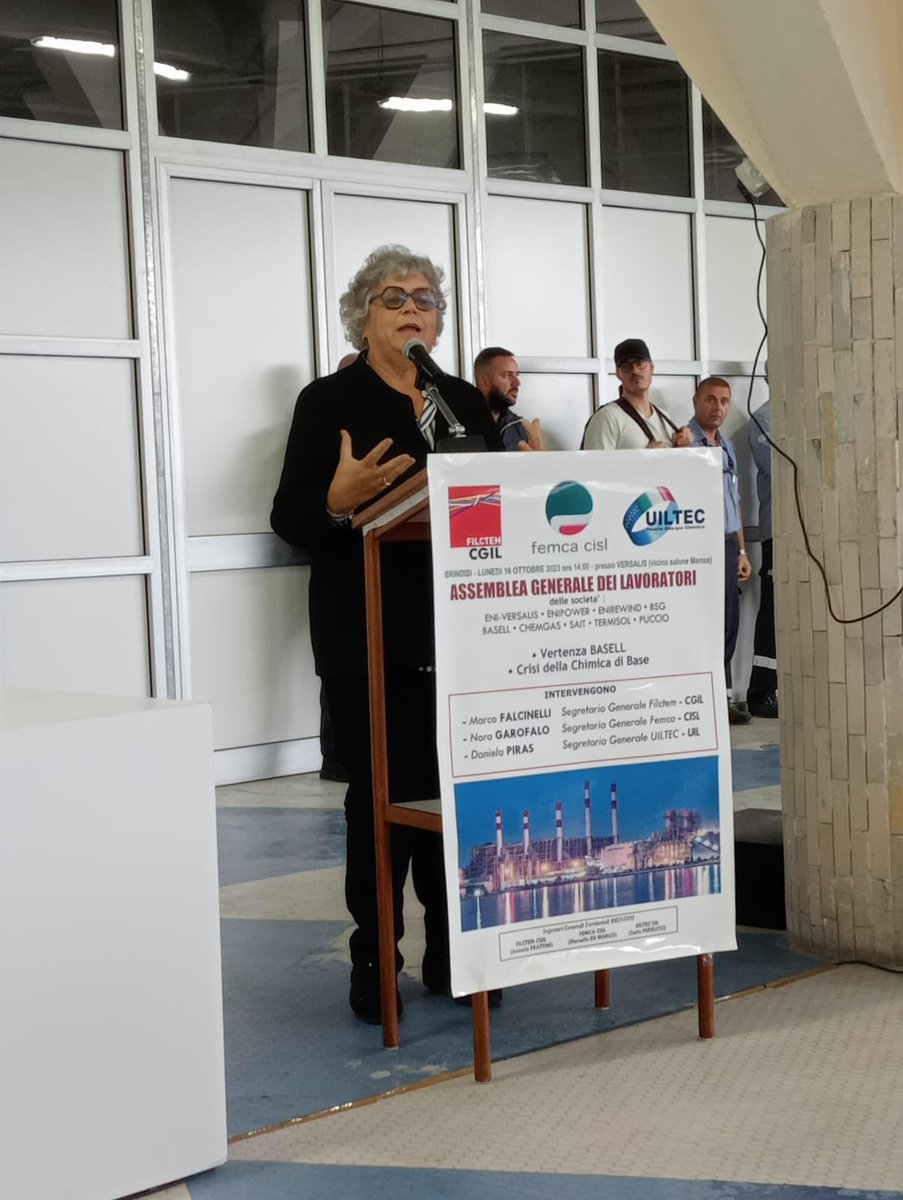 femcaCislTABR's tweet photo. 🪧📣I Segretari generali Femca Cisl, Filctem Cgil e Uiltec Uil oggi alla #Basell di #Brindisi. Chiusura di un impianto per il polipropilene? In gioco c’è l’intero petrolchimico e la filiera della chimica di base italiana 🏭👷🏼‍♂️👷🏻
@mimit_gov 
@FemcaCISL https://t.co/U1lFiQxqkk