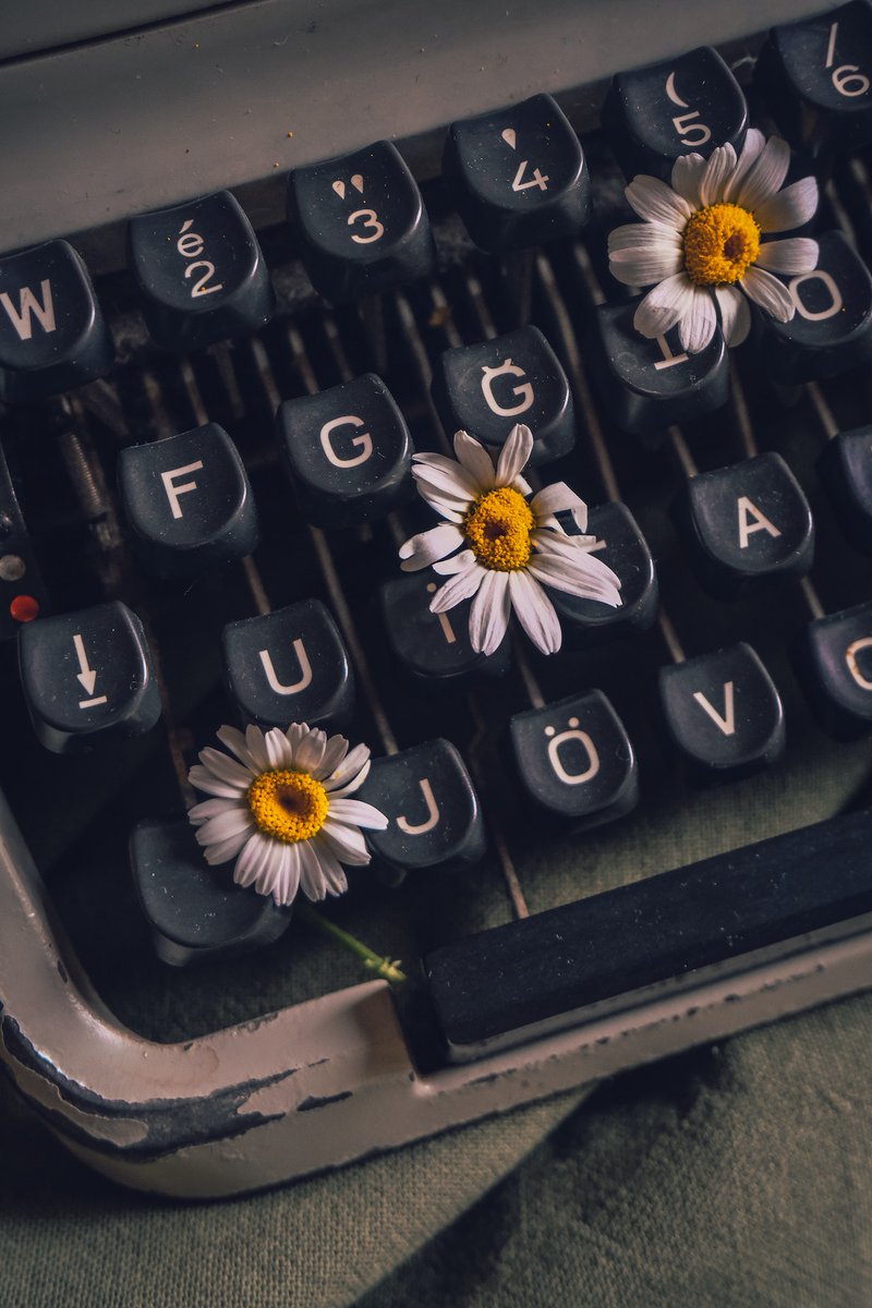 #PreguntaParaLibrófilos

¿Quién es tu escritora predilecta?

#DíadelasEscritoras