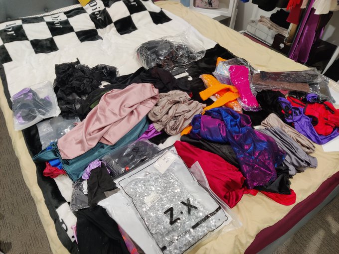 Can't believe I have bought so many clothes in two months😱... But I'm really into the nylon bodysuit<a href="/tag/nylon"class="tags"><span>#nylon</span></a><a href="/tag/nylongloves"class="tags"><span>#nylongloves</span></a><a href="/tag/%E4%B8%9D%E8%A2%9C"class="tags"><span>#丝袜</span></a><a href="/tag/%E4%B8%9D%E8%B6%B3"class="tags"><span>#丝足</span></a><a href="/tag/%E4%B8%9D%E8%A2%9C%E6%89%8B%E5%A5%97"class="tags"><span>#丝袜手套</span></a>