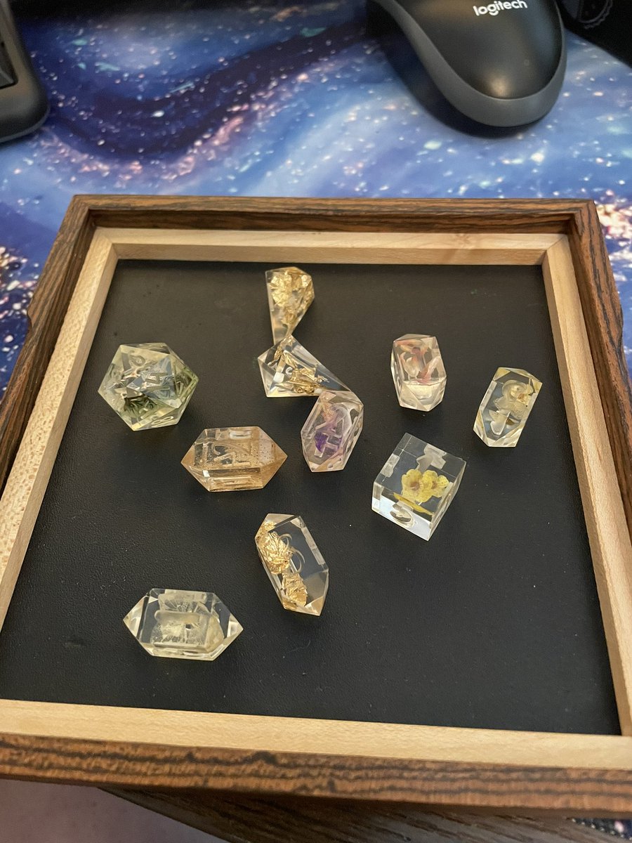 Leslie the Dice Gremlin 🖤🩶🤍💜 tweet media