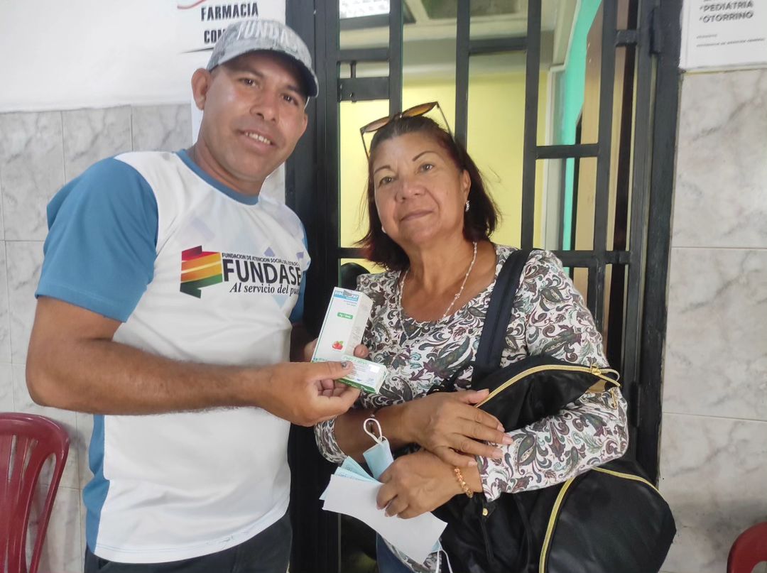 FundaselaraO's tweet image. #4Oct En la sede de Fundasel, continúan las atenciones medicas en beneficio al pueblo larense, cada héroe de bata blanca atienden con amor a cada paciente. 

#SomosMayoríaDepaz

@NicolasMaduro
@AdolfoP_Oficial
@gobiernodelara
@Dsociallara01

#LaSaludEsLoPrimero
#FarmaciaComunal