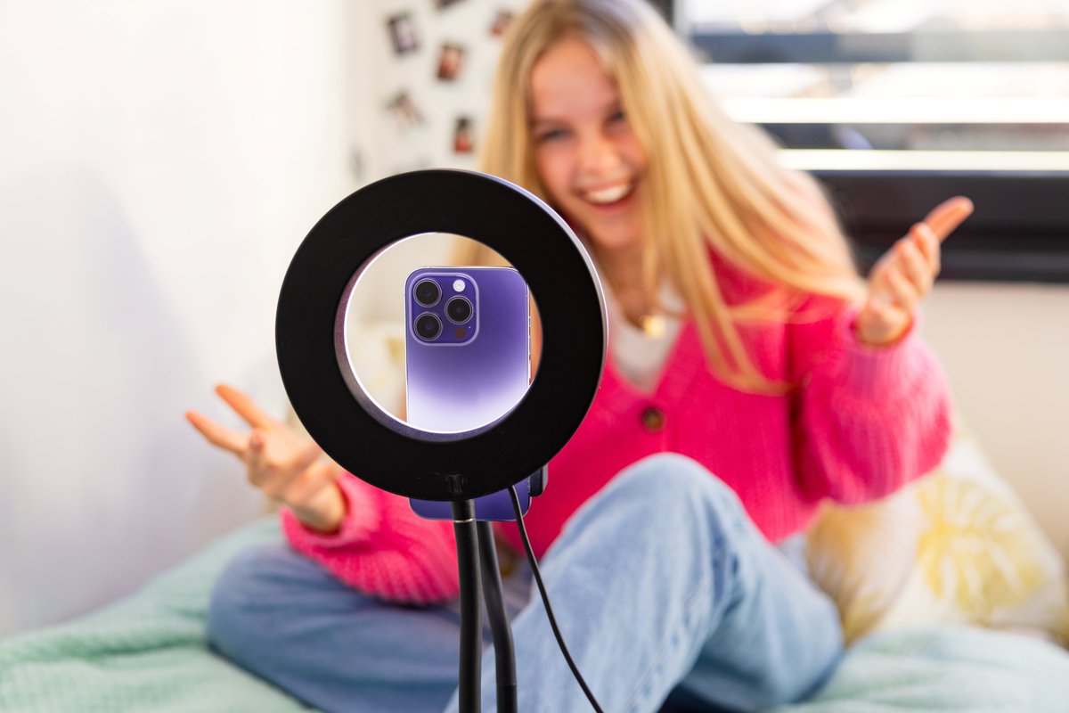 Livestreaming can be a powerful and entertaining tool, but it also comes with certain dangers (especially for children).

Take a look at some of the key risks and challenges associated with livestreaming for children 👇

coconnect.co.uk/2023/10/16/liv…

#livestreaming #OnlineSafety