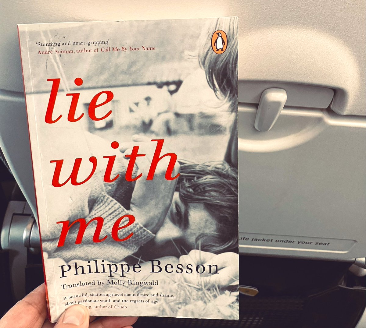 TheBishF1's tweet image. Just 10 days after finishing my first Philippe Besson, #InTheAbsenceOfMen (‘En l’absence des hommes’), on the flight home from Copenhagen I’ve just finished another, #LieWithMe (‘Arrête avec tes mensonges’). It’s beautiful, plaintive, melancholy &amp;amp; thought-provoking.