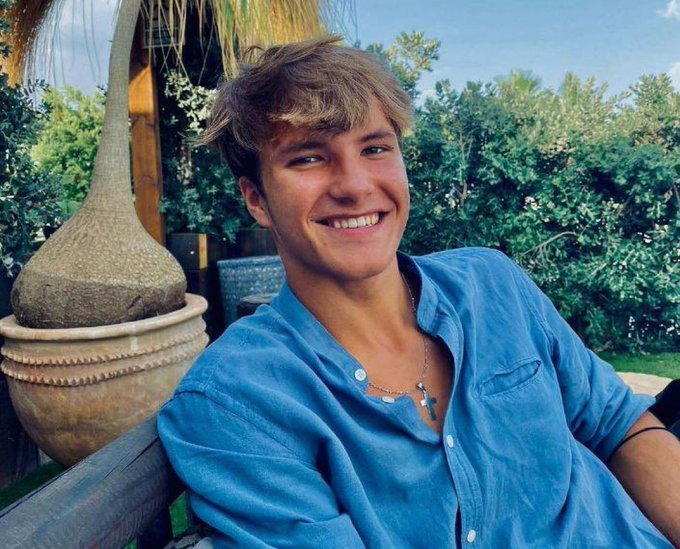 Lykten_no's tweet image. Spania. En ung spansk mann, Alvaro Prieto (18), ble funnet drept ved noen toglinjer... han skal ha blitt drept av en gruppe romfolk. #Repatriering