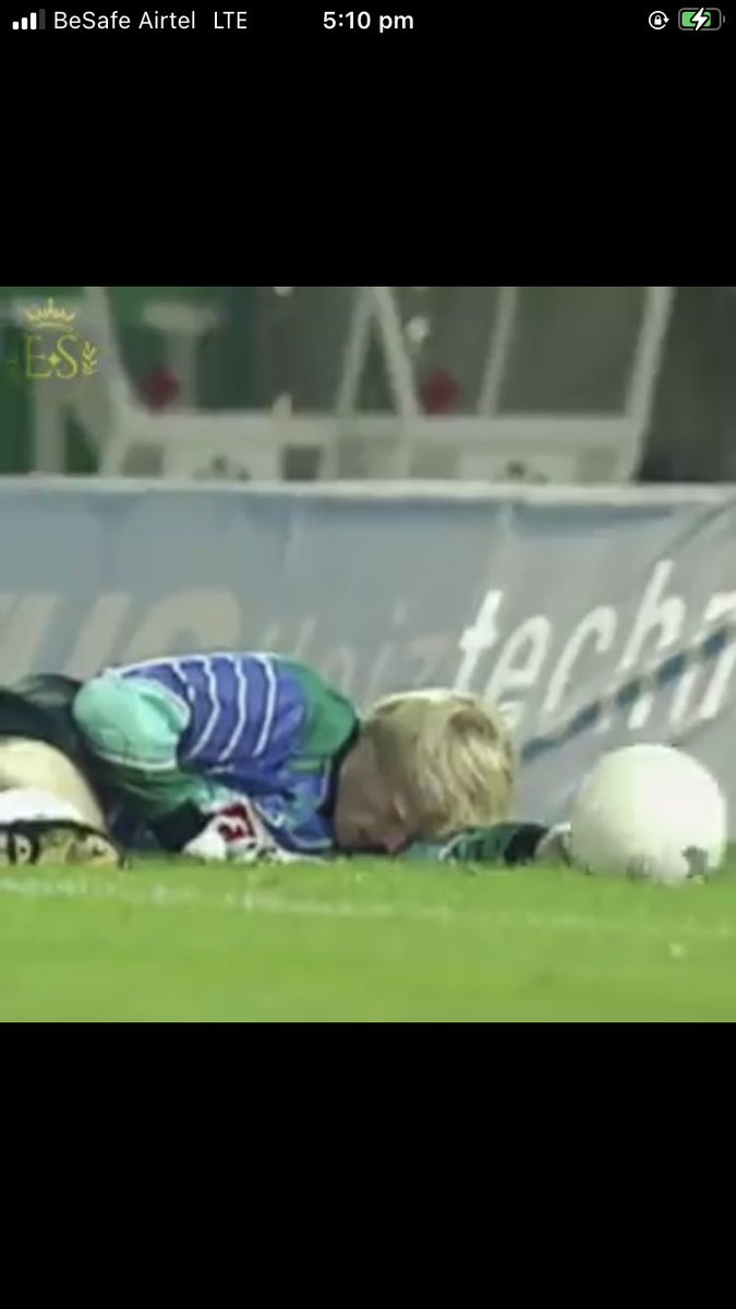 BigLexi0's tweet photo. Guess who did this to Oliver Khan 😂😂😂

#LoveIsBlind #SuperEagles #EPLreturn https://t.co/jD7P5OTOM7