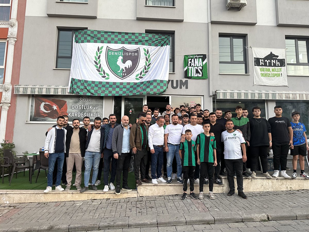 Denizlispor Kulüp Başkan Yardımcılarımız Ali İnceören, Güray Özkan ve iş ortakları Hazrolli Burim’i, Yeşil Cephe Taraftarlar Derneğimizde ağırladık. 

Ziyaretleri için kendilerine teşekkür eder, gerçekleşen ziyaretin hayırlı olmasını dileriz.