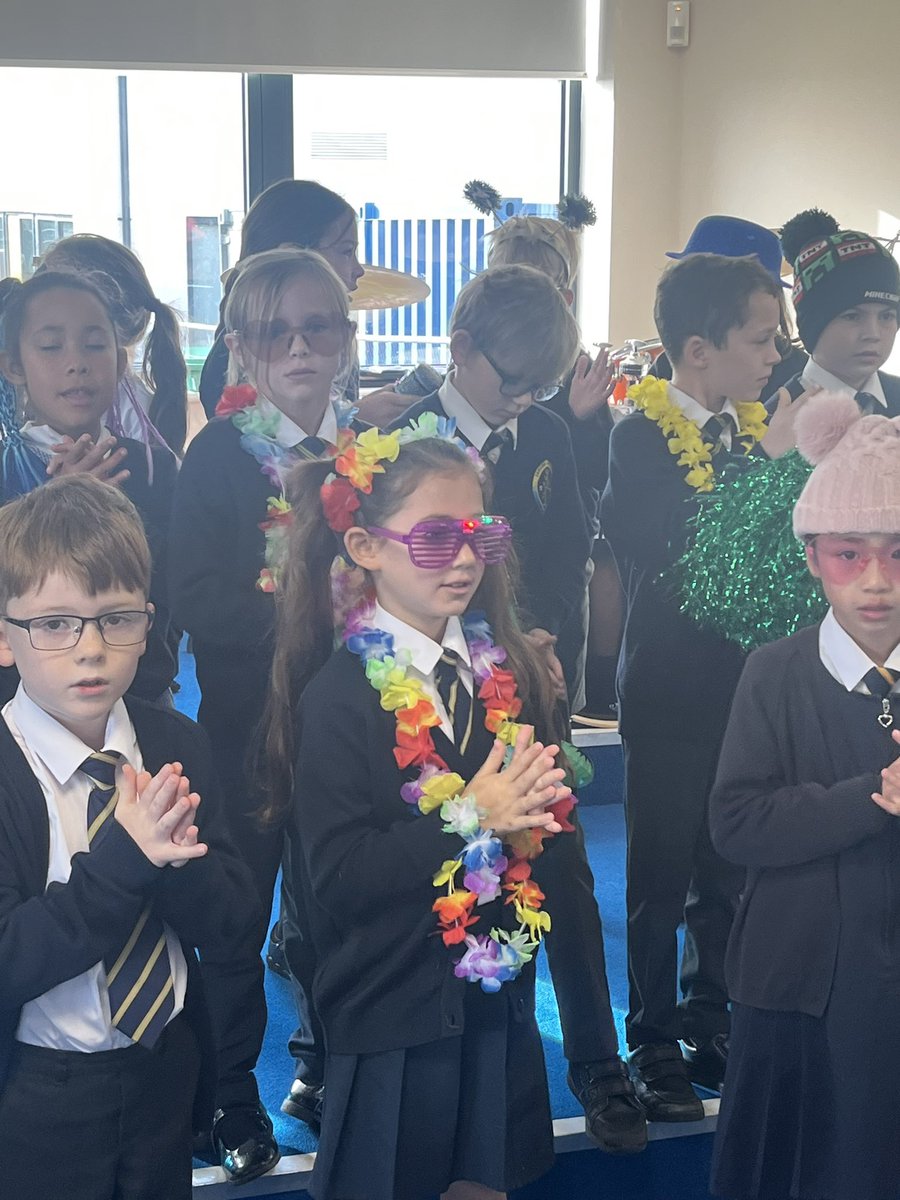 Year 3 are all dressed up and ready to sing 🎤 🎶