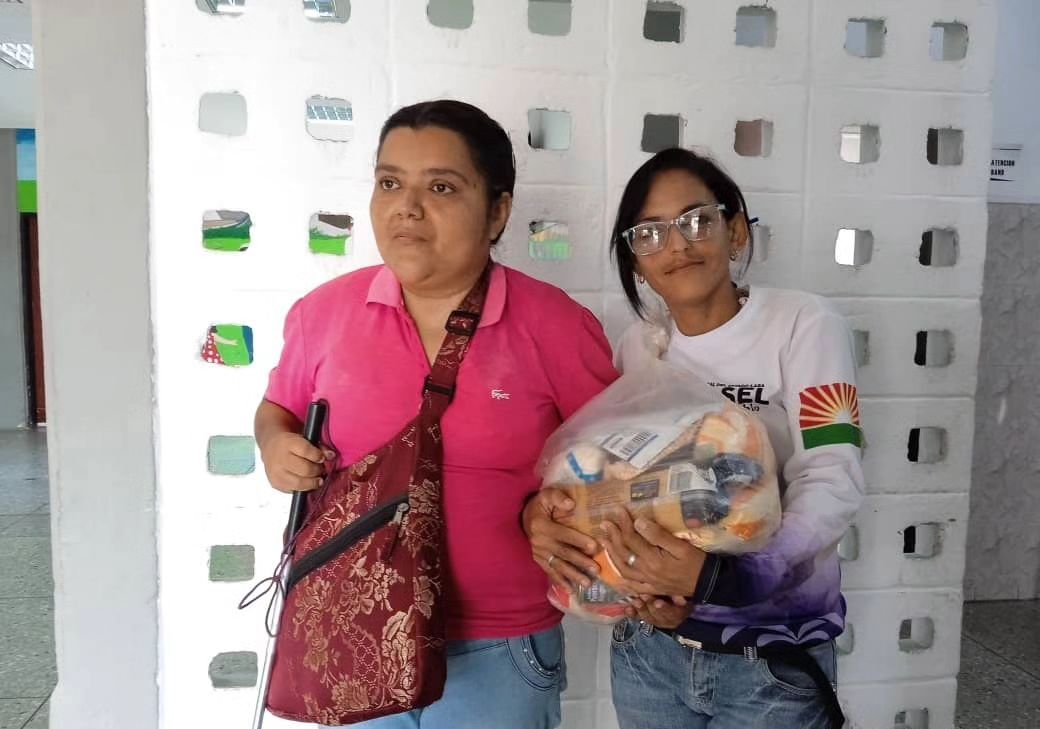 FundaselaraO's tweet image. #4Oct Siguiendo los lineamientos de la presidenta de Fundasel, Lcda. Carolina Anuel, la gran familia de la fundación  hacen entregas de ayudas sociales y técnicas beneficiando al pueblo de Lara. 

#SomosMayoríaDePaz

@NicolasMaduro
@AdolfoP_Oficial
@gobiernodelara
@Dsociallara01