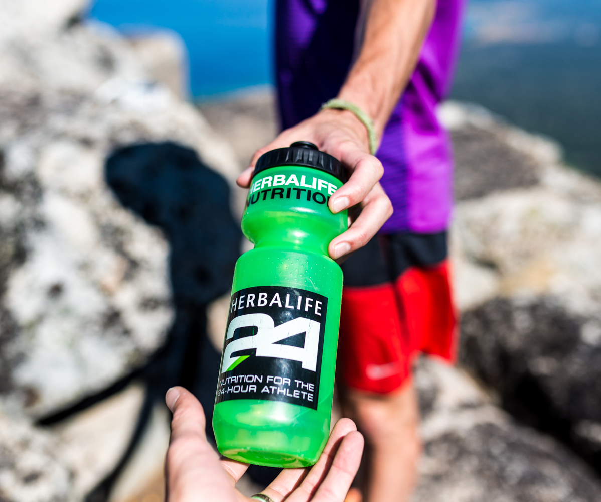 Stay hydrated and get going! Hydration is one of the best ways to support peak performance. #Herbalife24 #Hydration #SportsHydration