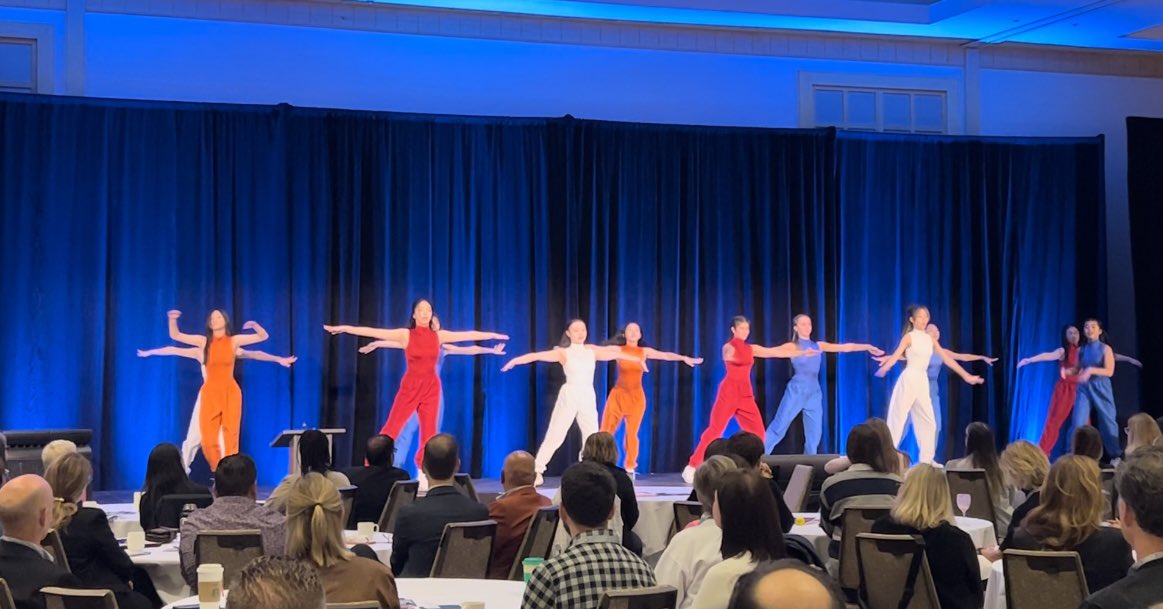 _BarbaraMartin's tweet image. Why are we heads or chairs? Because we want to do our part for the children, our seeds of future. 
Awesome to start with a performance  by amazing @CollingwoodCavs dance team!
Thanks to put a fire on us. 
#CAISNLC Heads &amp;amp; Chairs conference 2023 
@CAIS_Schools @the_write_anand