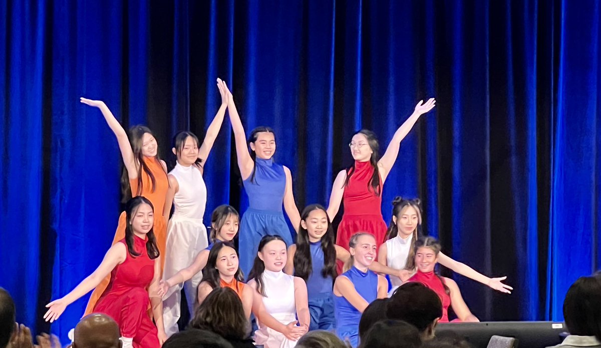 _BarbaraMartin's tweet image. Why are we heads or chairs? Because we want to do our part for the children, our seeds of future. 
Awesome to start with a performance  by amazing @CollingwoodCavs dance team!
Thanks to put a fire on us. 
#CAISNLC Heads &amp;amp; Chairs conference 2023 
@CAIS_Schools @the_write_anand