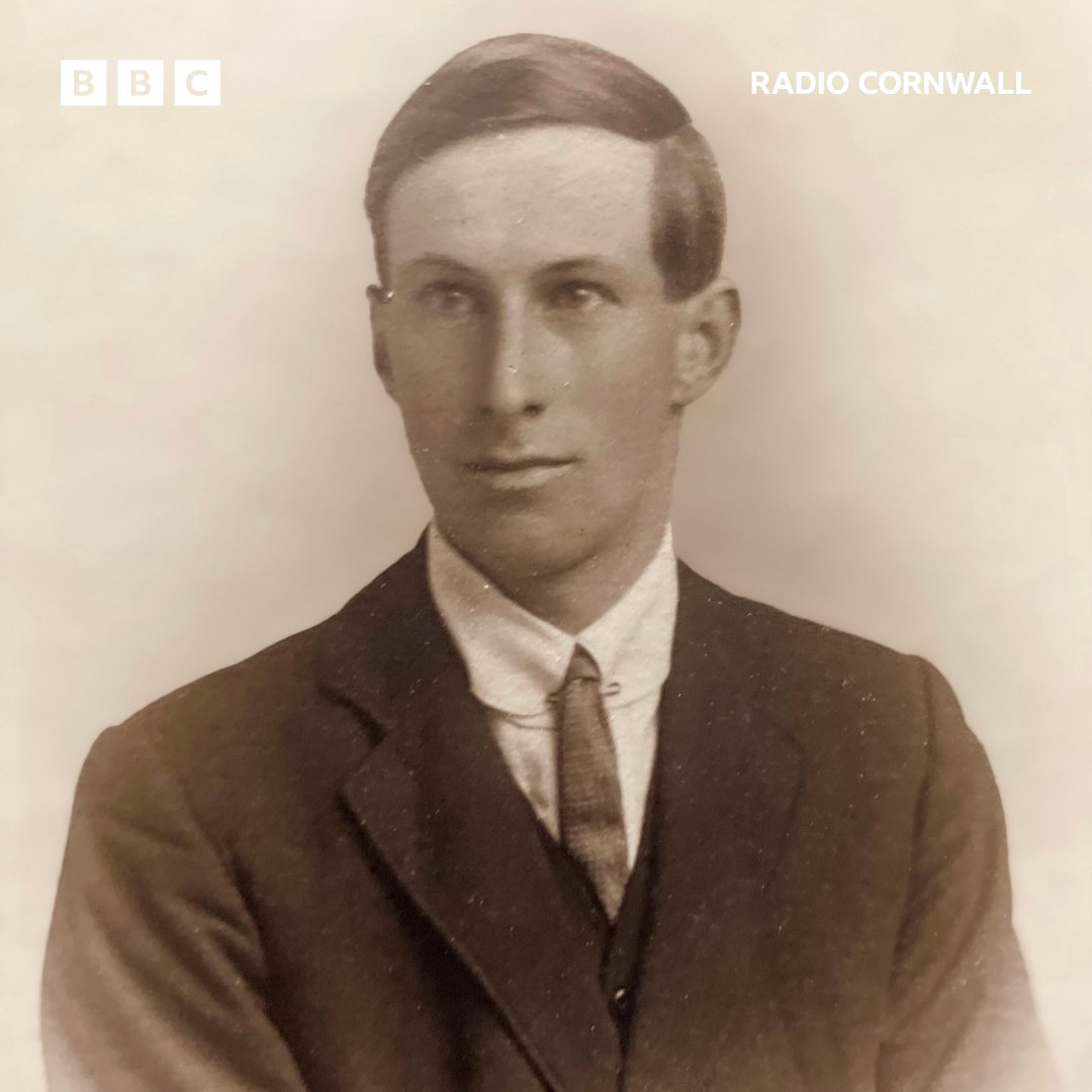 BBCCornwall's tweet photo. Have you ever kept a diary? #Lanivet farmer John James Morris wrote a regular journal of his life between 1913 - 1981. The 42 volumes were saved from a skip! Now they're being handed over to @kresenkernow😲
Tune into @ChurchfieldJE at #Breakfast for the full story https://t.co/gqx07ixyAc