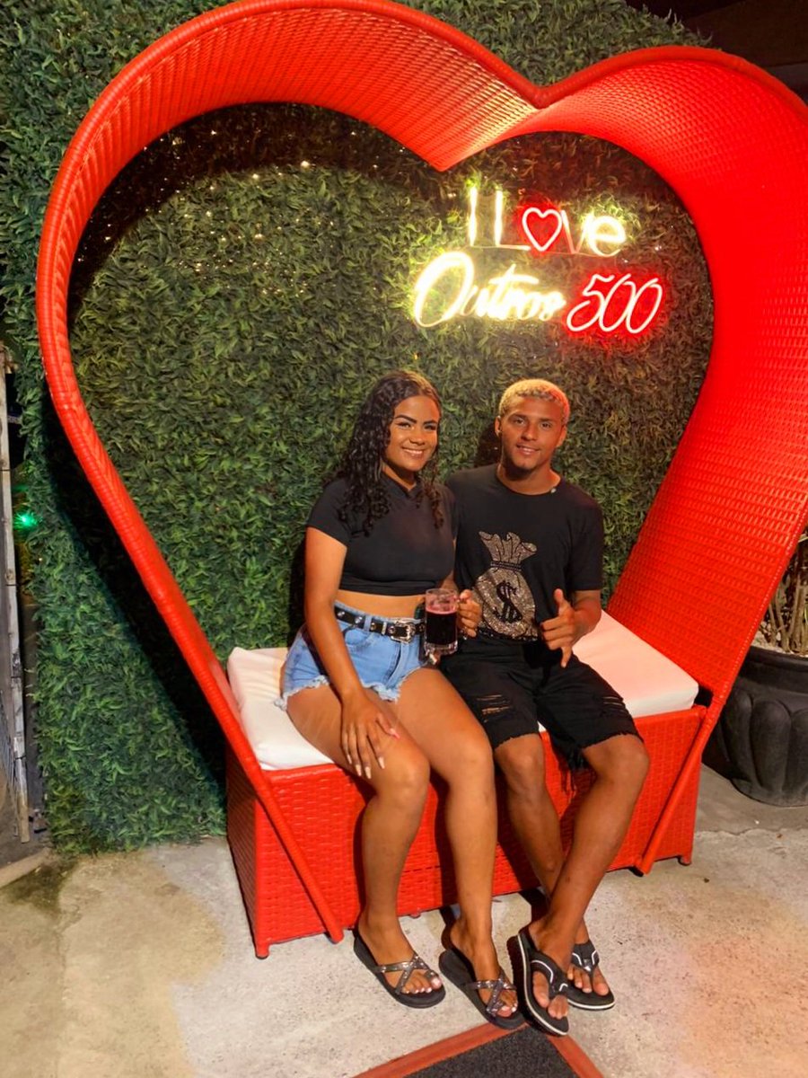 Toda vez que o caminho começa a ficar mais difícil, eu olho para o lado e, ao te ver, sei que tudo está valendo a pena. Te amo!🥰🫠