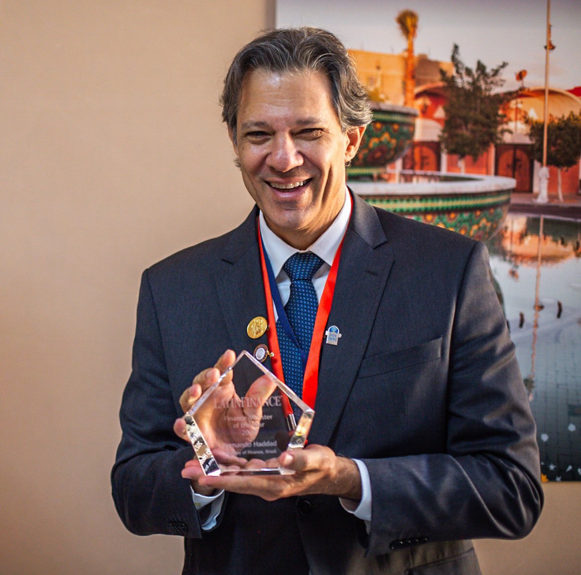 ColetivoSalaPT's tweet photo. Além de bonito, inteligente. O Ministro @Haddad_Fernando recebeu o prêmio Latin Finance (entidade especializada nos mercados financeiros e economias da América Latina e do Caribe)!

Haddad se desta no mundo econômico pelo sucesso q está sendo a recuperação da economia brasileira! https://t.co/V11fMgrSRQ
