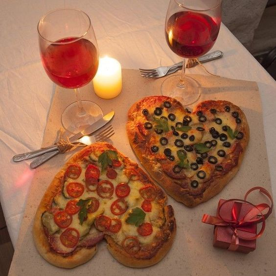 lavieestbelIe's tweet photo. Heart shaped pizzas https://t.co/iY8Tgfg7pE